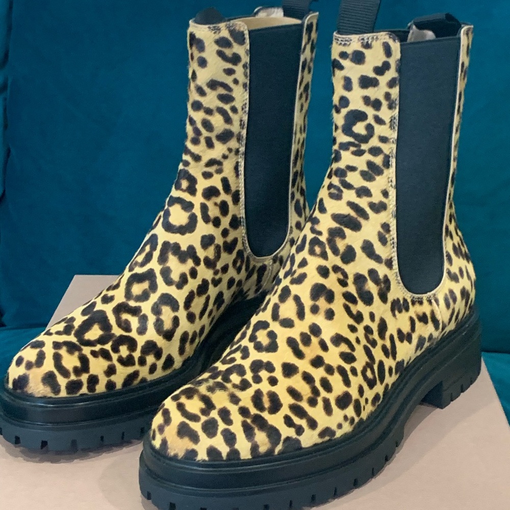 SOLD- Gianvito Rossi Chelsea Boot 39.5
